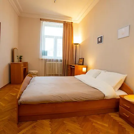 Qflat Nezavisimosti 44 * Minsk